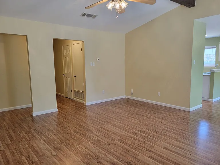 1229 Preswick Cir — Photo 3