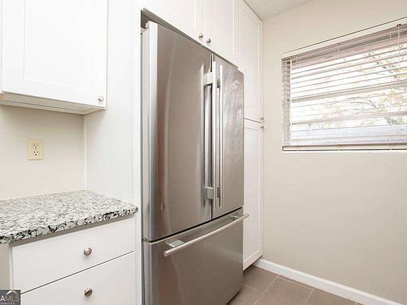 3rd image of 3660 Peachtree Rd NE APT E4