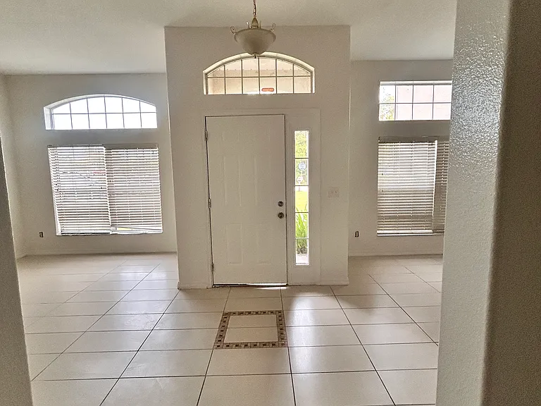 51 Randolph Dr — Photo 4