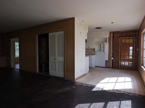 5th image of 803 Sunset Dr