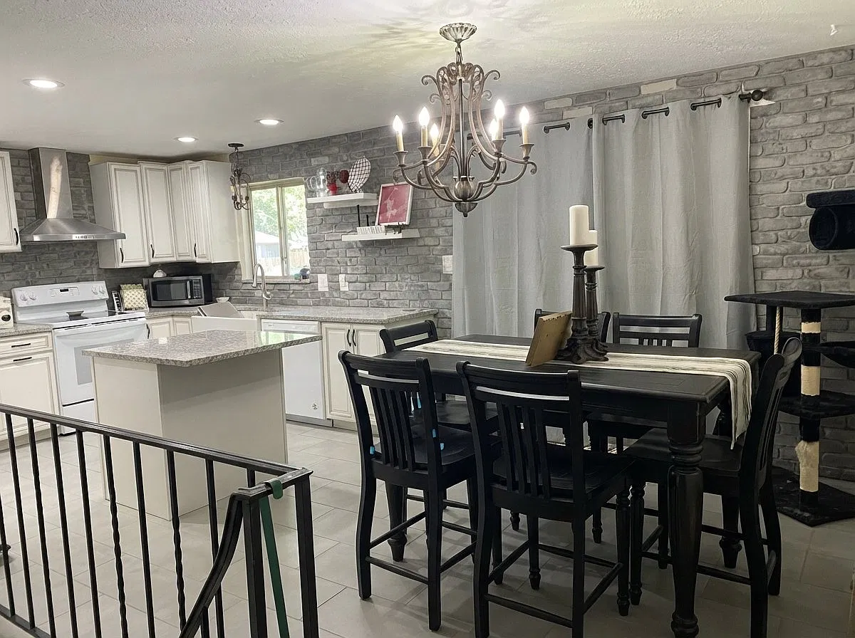 Newly Renovated Upstairs Duplex — Photo 4