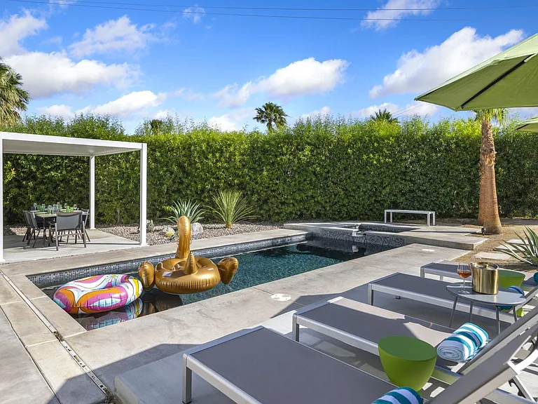 590 N Lindsey Dr — Photo 34