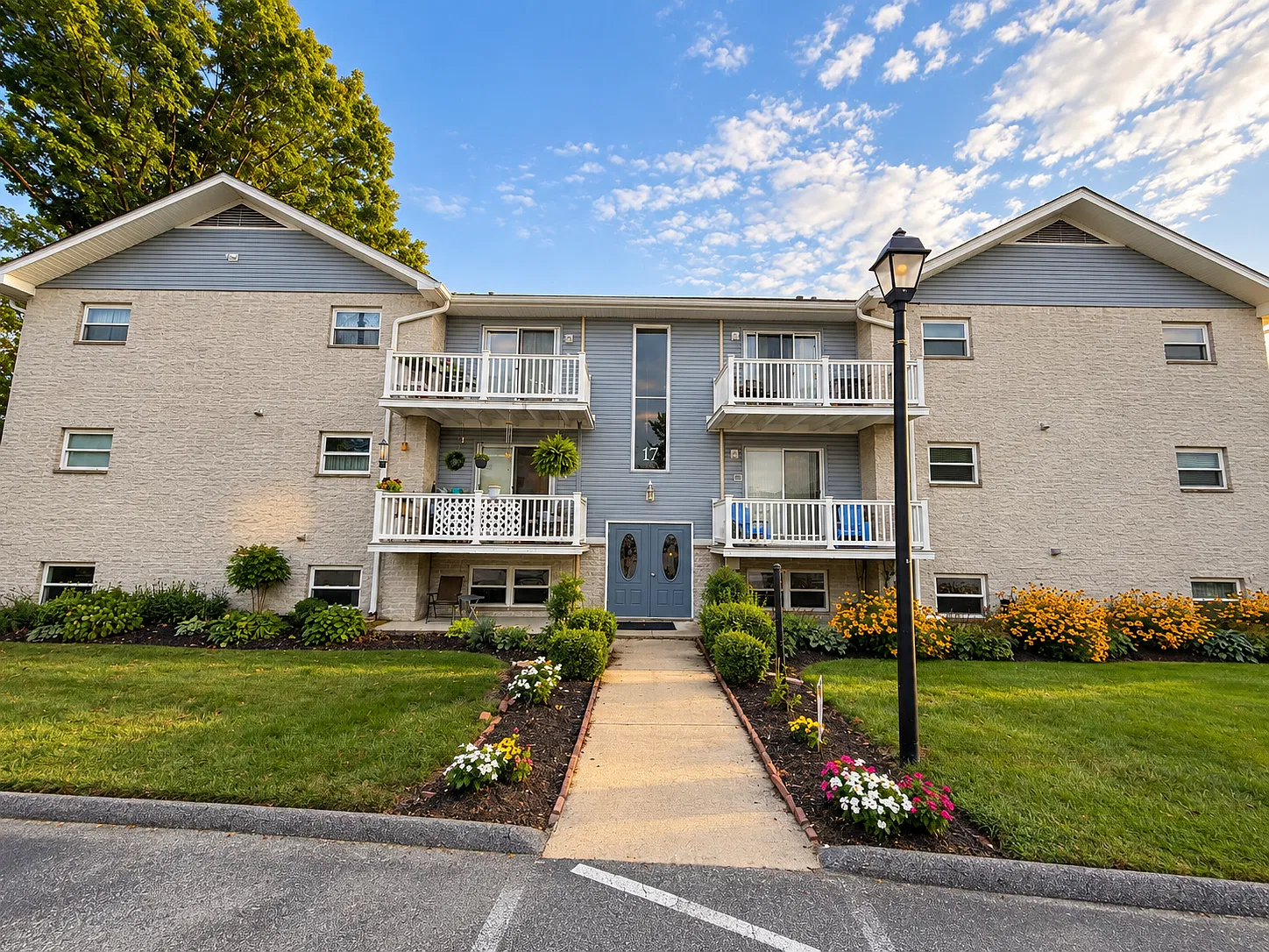 17 Warren Lodge Court - 1 — Photo 1
