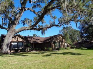 108 Laurel Valley Dr, West Columbia, TX 77486