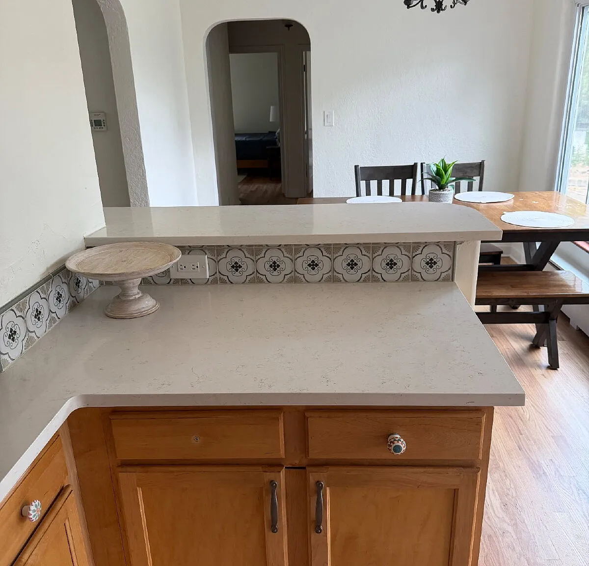 3 bed, 1.0 bath, 1200 sqft, $2,500 — Photo 3