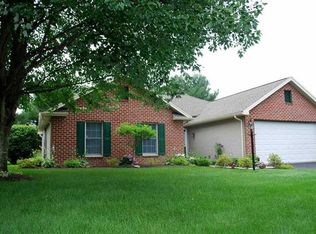 27 Kitszell Dr, Carlisle, PA 17015