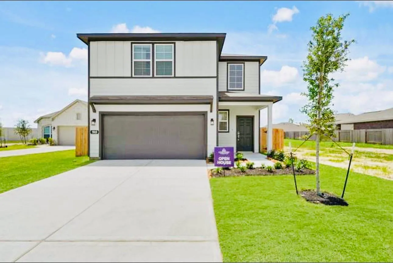 5 bed, 3.0 bath, 2439 sqft, $2,700 — Photo 1