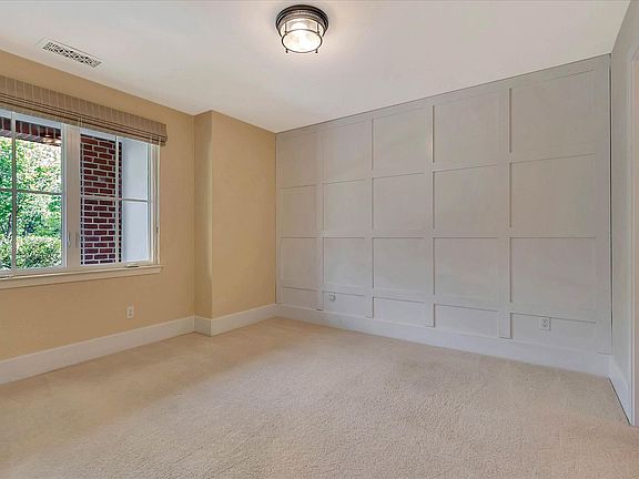 5th image of 146 Lottie Ln