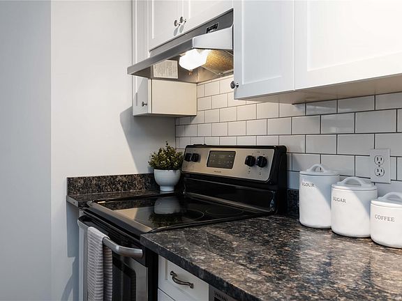 5th image of 2710 Grosvenor Rd #101