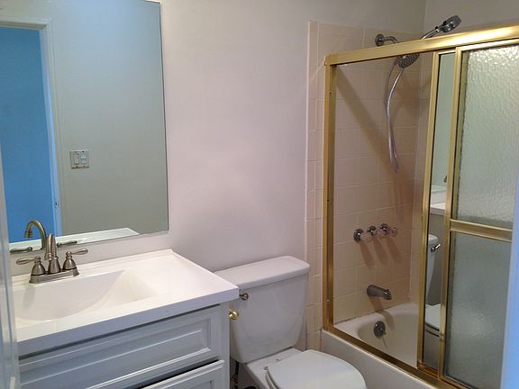 5th image of 425 S Doheny Dr Unit 5