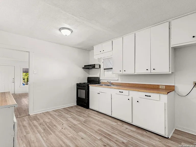 2031 Lamar St — Photo 9