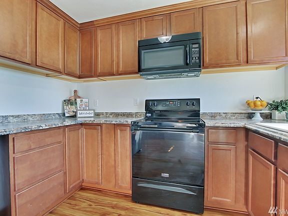 4th image of 1106 NW Queensview Ct