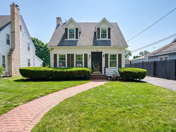 2nd image of 1113 Douglas Ct