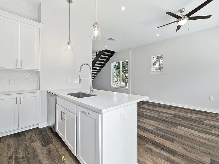 12001 Vista Parke Dr #701 — Photo 11