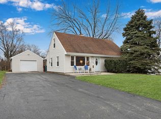 17759 W Iroquois Dr, Grayslake, IL 60030