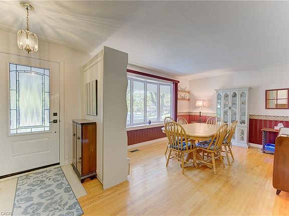 3rd image of 95 Uplands Dr