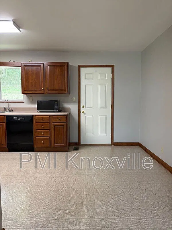 3 bed, 2.0 bath, 1673 sqft, $2,100 — Photo 4