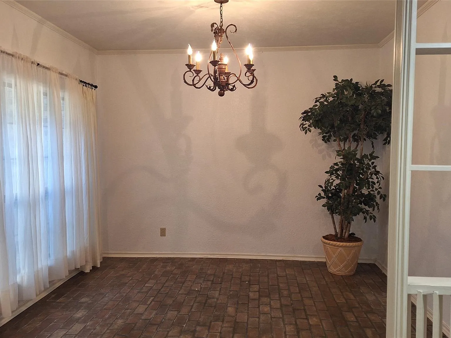 3 bed, 1796 sqft, $2,900 — Photo 4