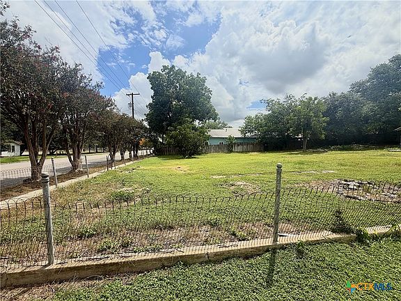 3rd image of 612 Common St