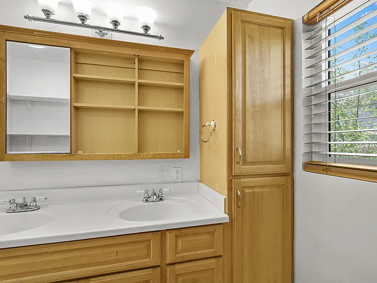 1073 Palm Ave — Photo 12