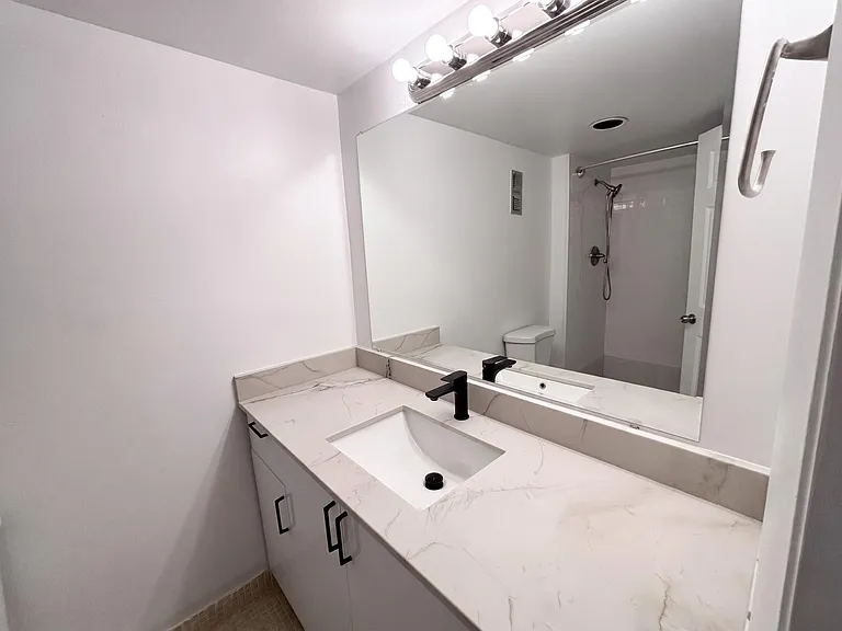 2741 Taft St #403 — Photo 11