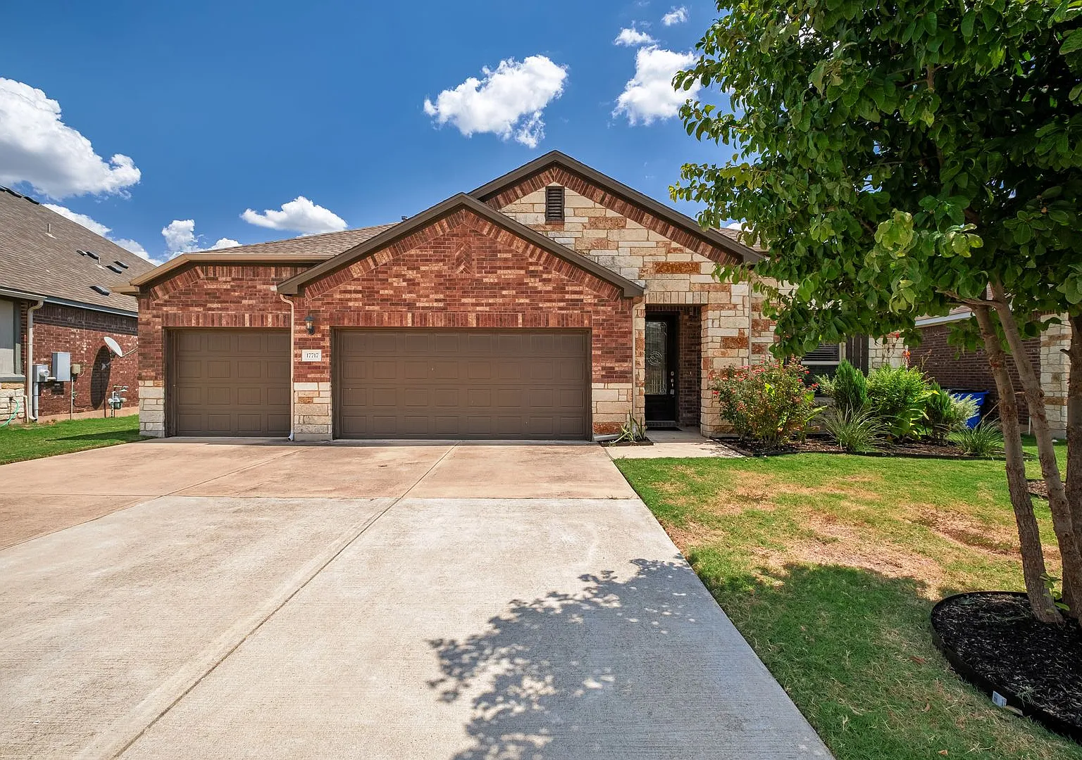 Lovable 4 Bedroom, 3 Bath Home w/ Solar Panels Backs to Lake Pflugerville! — Photo 1