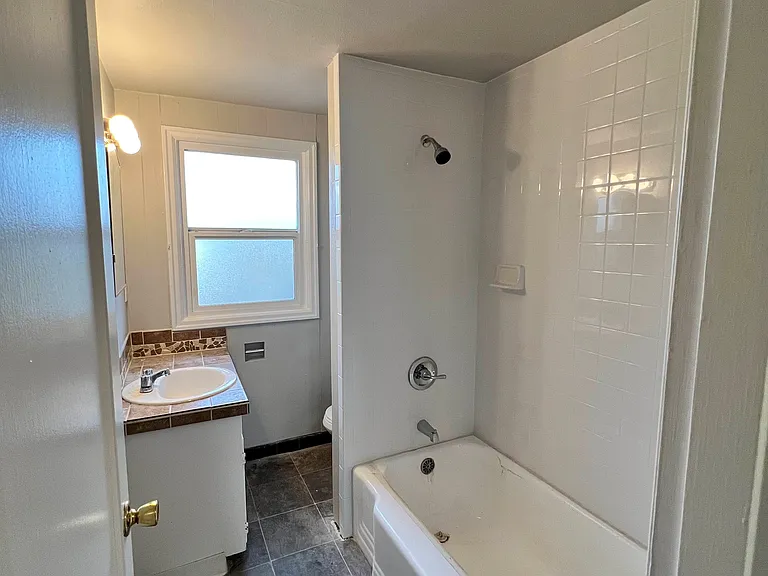 7776 N Interstate Ave #17 — Photo 9