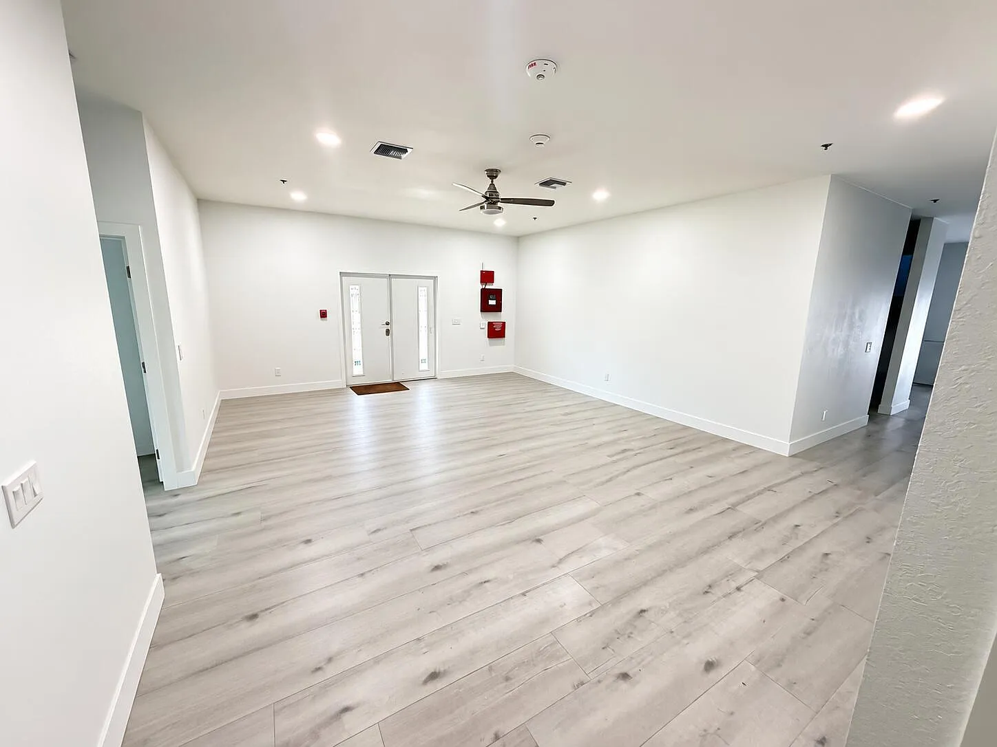 5 bed, 4.0 bath, 2800 sqft, $8,300 — Photo 4
