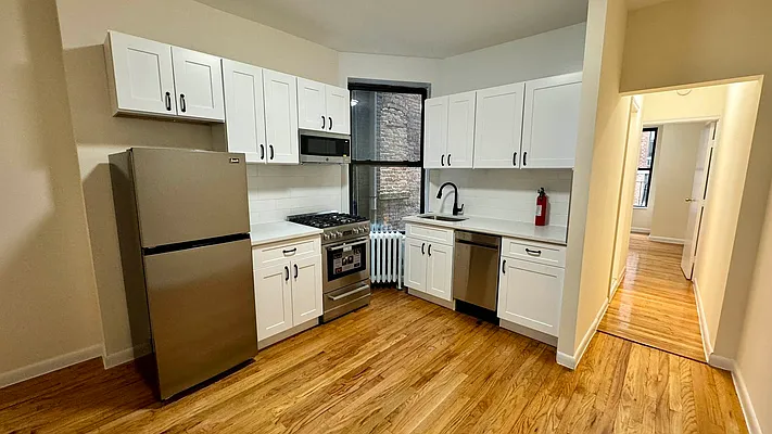 Rented by HOLTON REAL ESTATE INC. | media 1