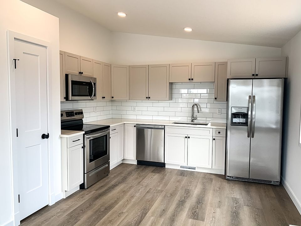 1st image of 9604 Hillcrest Dr #A