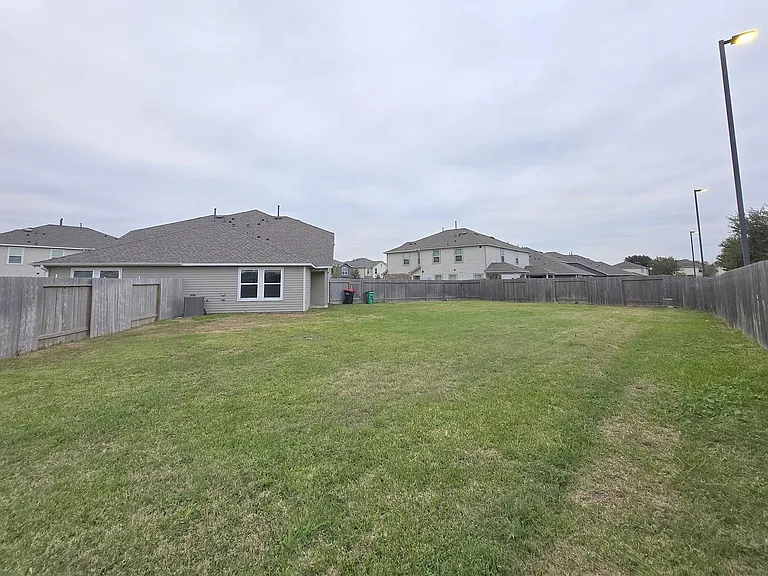 7002 Cedar Breeze Ct — Photo 24
