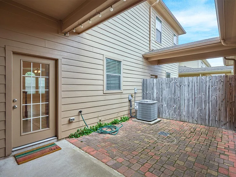 2738 Misty Heath Ln — Photo 32