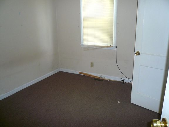 4th image of 1119 E Lindsay St