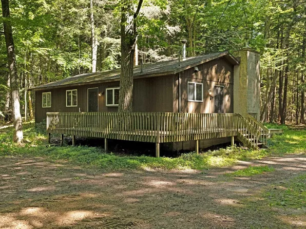 2823 Neahtawanta Rd, Traverse City, MI 49686