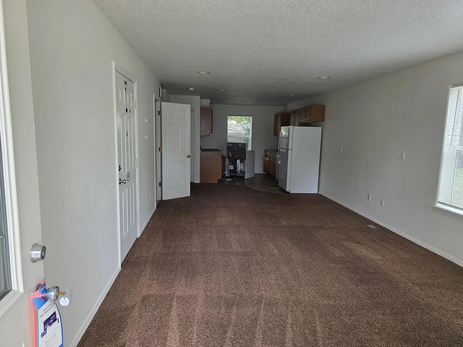 5 bed, 2.5 bath, 1500 sqft, $2,500 — Photo 3