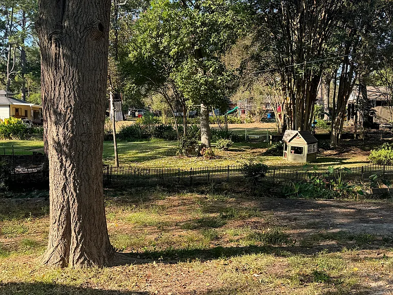 Bateman Ave — Photo 14