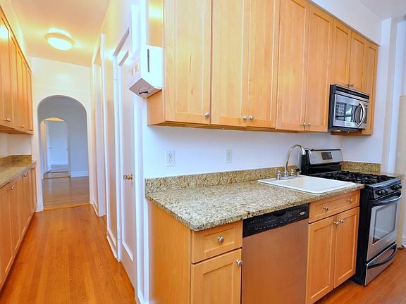 Kitchen & butler pantry