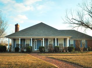 4665 S Lake Dr, Tupelo, MS 38801