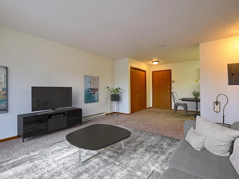 Fargo, ND Southgate Apartments | Living