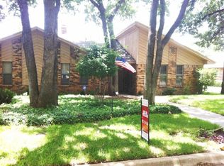 1906 Springbranch Dr, Arlington, TX 76006