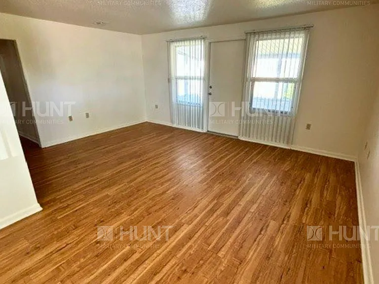 119 W Dove Ln — Photo 2