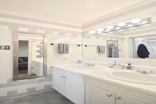 Rented by APT212 INC | media 28