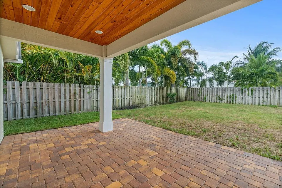 4 bed, 2033 sqft, $4,800 — Photo 4