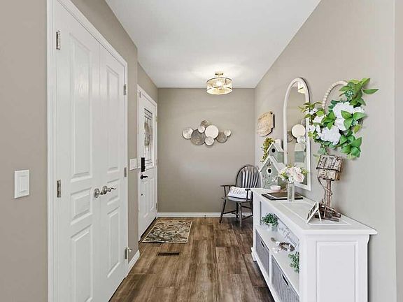 3rd image of 428 E Parkridge Rise SE
