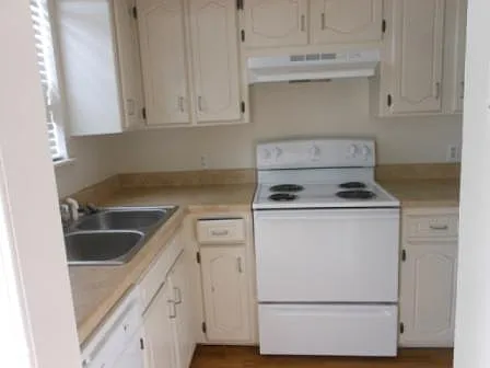 2 bed, 1.5 bath, 900 sqft, $995 — Photo 3
