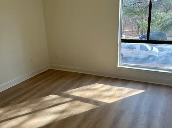 11055 Camfield Ct APT 102, Manassas, VA 20109