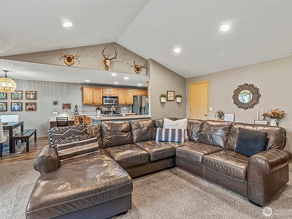 5th image of 61 Ironwood Drive