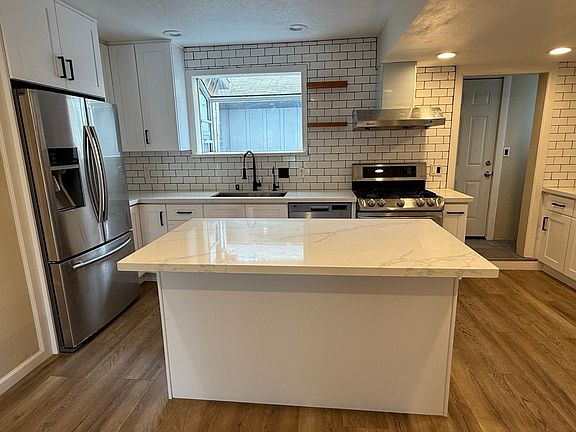 2nd image of 410-416 Leland Ave