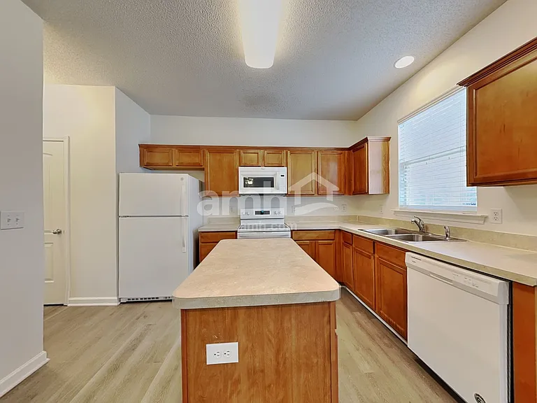 6004 Glen Way Dr — Photo 3