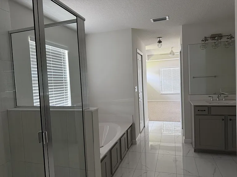 4634 SW Athena Dr — Photo 6